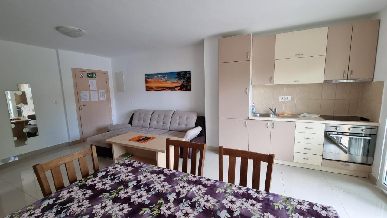 Apartments Bellator Šilo Esterno foto