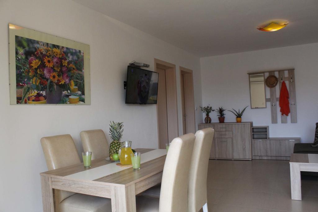 Apartments Bellator Šilo Esterno foto