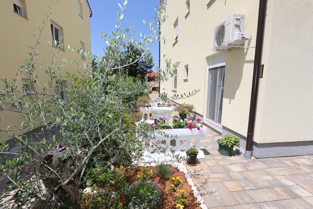 Apartments Bellator Šilo Esterno foto